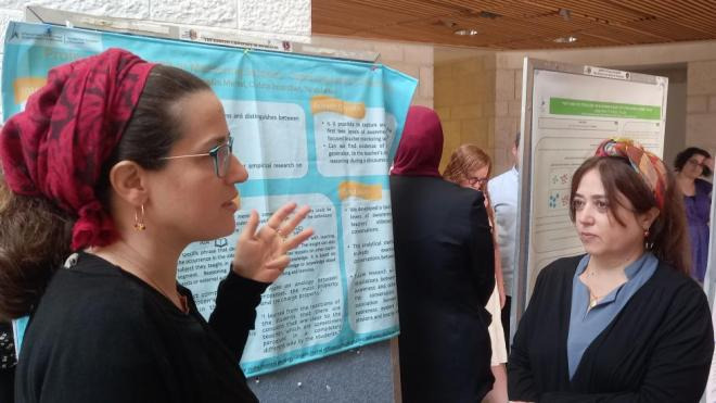 Roni Jutkovitz presenting her research 2023